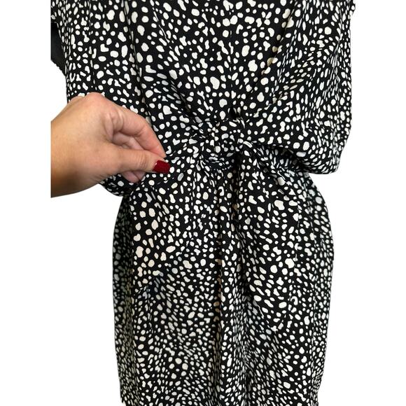 She Sky black white print cap sleeves front bow romper size Large - Picture 5 of 15